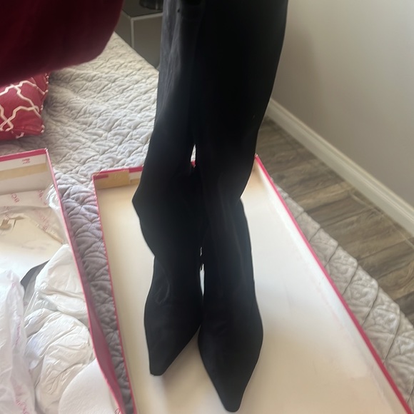 BCBG girls black boots worn twice in box size 11 with medium - Picture 2 of 4